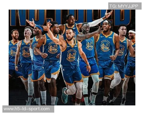 库里赞维金斯为勇士队传奇他的微笑传递团队精神与友谊